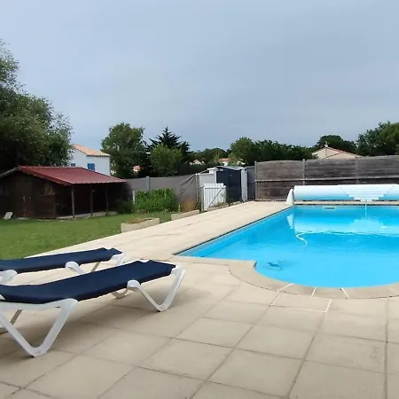 Prázdninový dům Maison Familiale Avec Piscine Pres De La De Foulerot